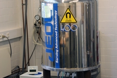 NMR spectrometer